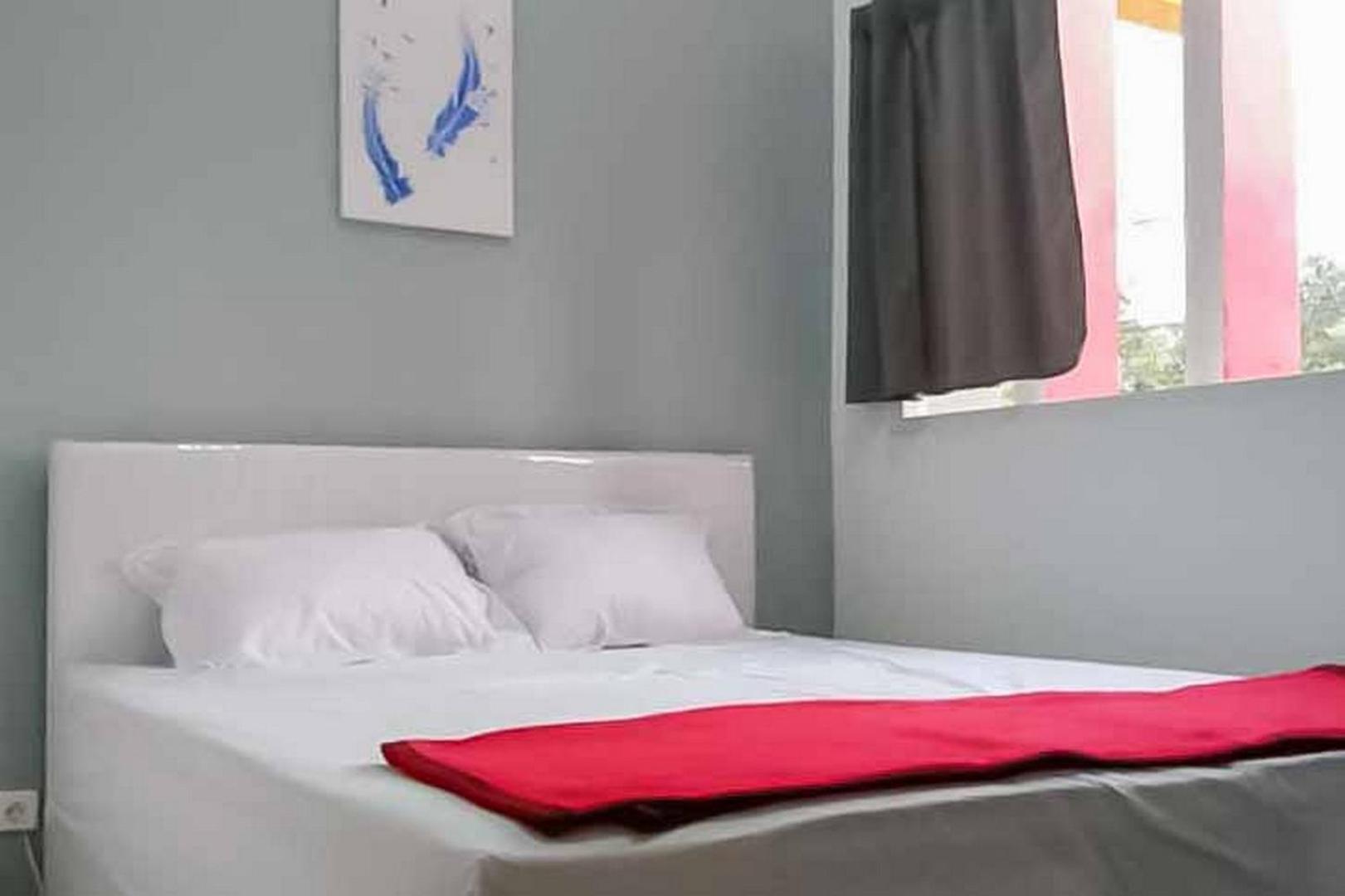 Hotel RedDoorz near Alun Alun Magetan Esterno foto